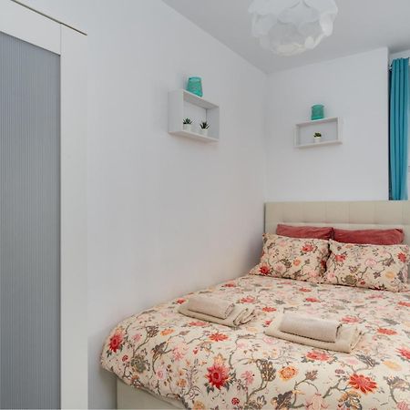 Nice Apartments 20 Meters From The Beach Фуeнхирола Екстериор снимка