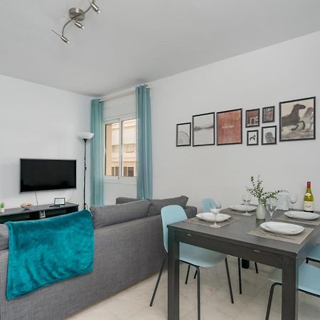 Nice Apartments 20 Meters From The Beach Фуeнхирола Екстериор снимка