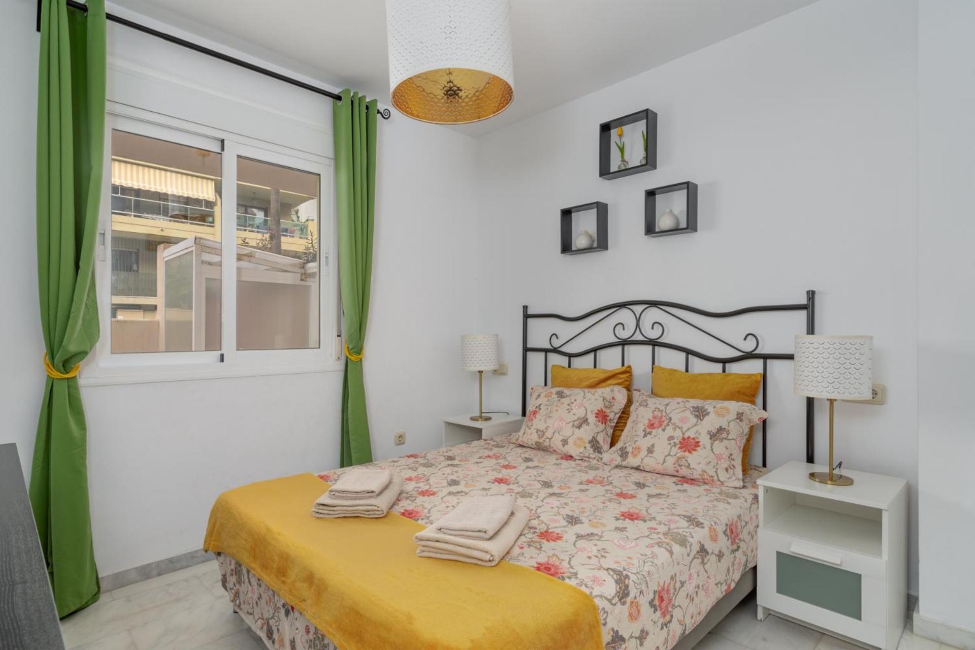 Nice Apartments 20 Meters From The Beach Фуeнхирола Екстериор снимка
