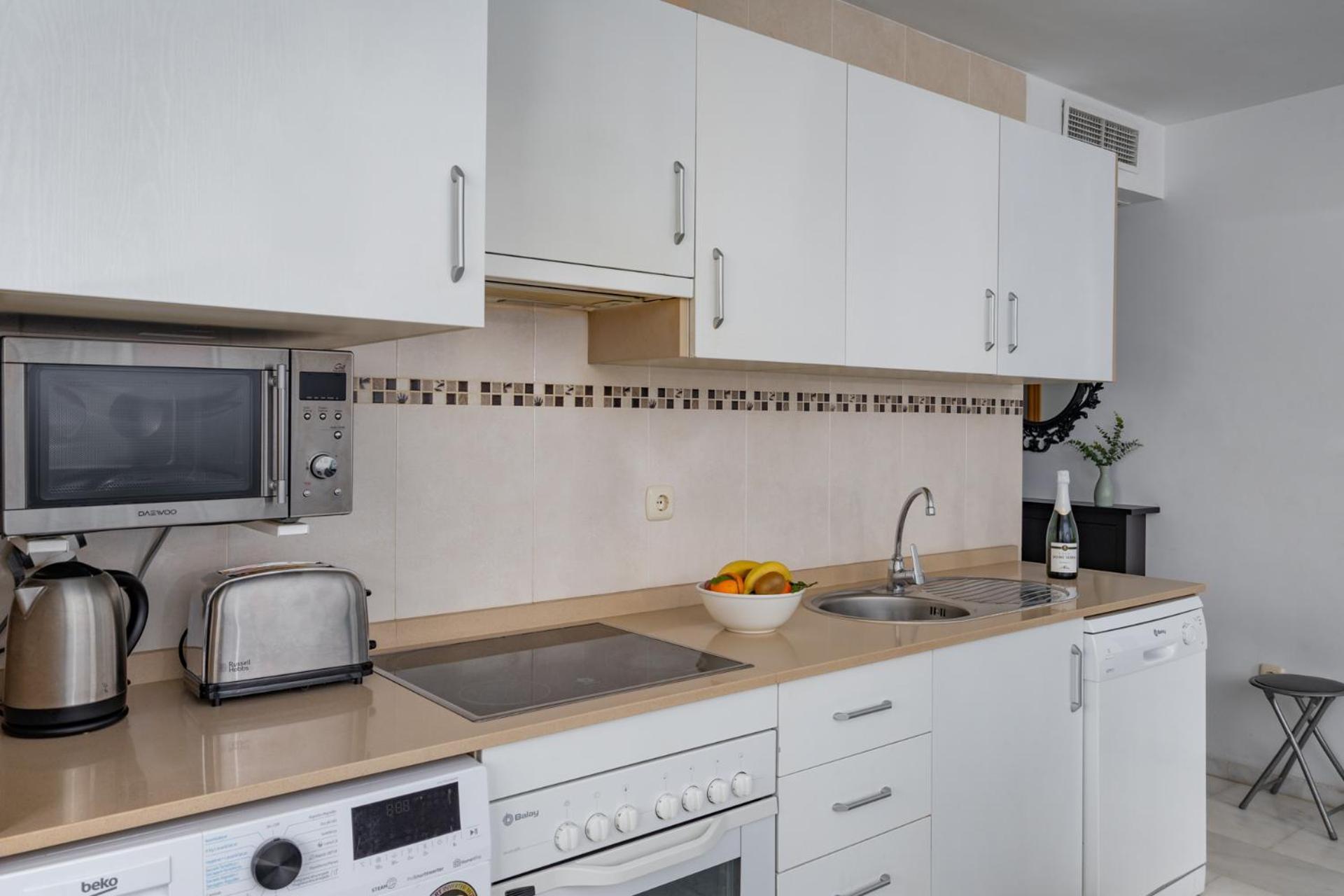 Nice Apartments 20 Meters From The Beach Фуeнхирола Екстериор снимка