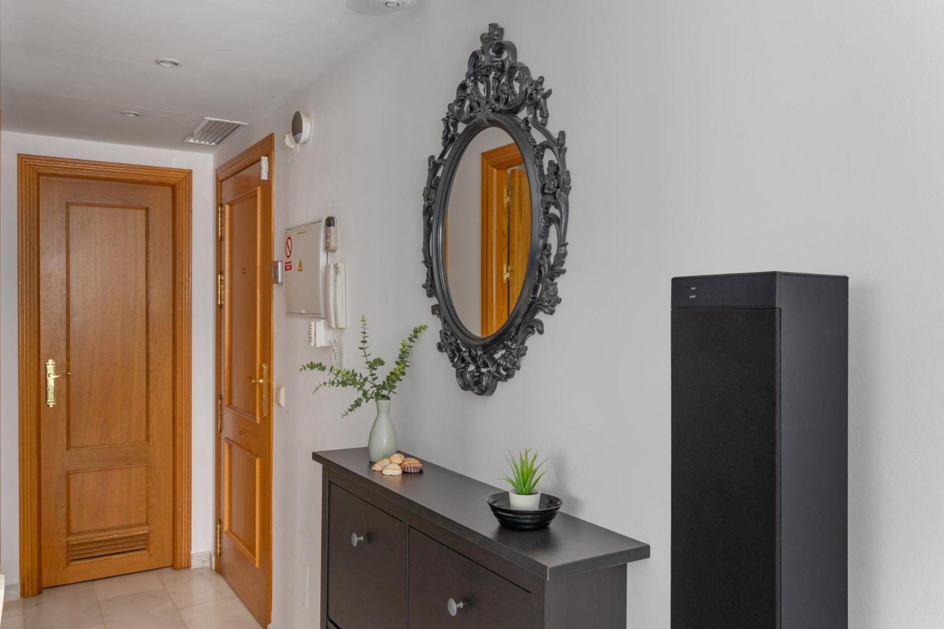 Nice Apartments 20 Meters From The Beach Фуeнхирола Екстериор снимка