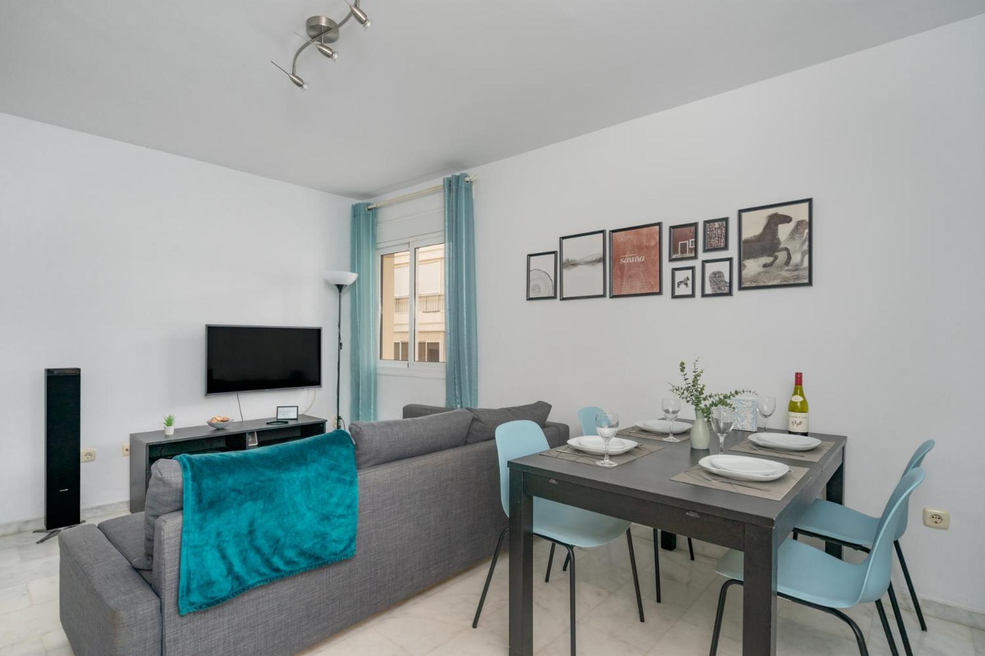Nice Apartments 20 Meters From The Beach Фуeнхирола Екстериор снимка
